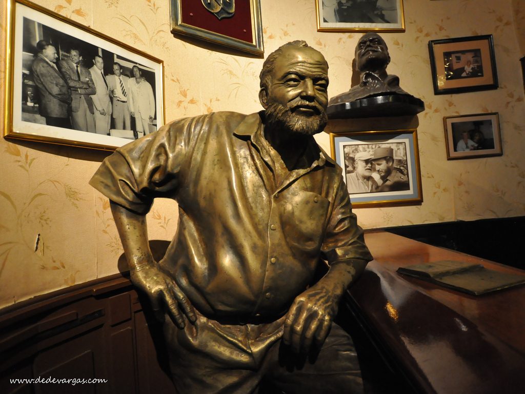 hemingway-statue-cuba