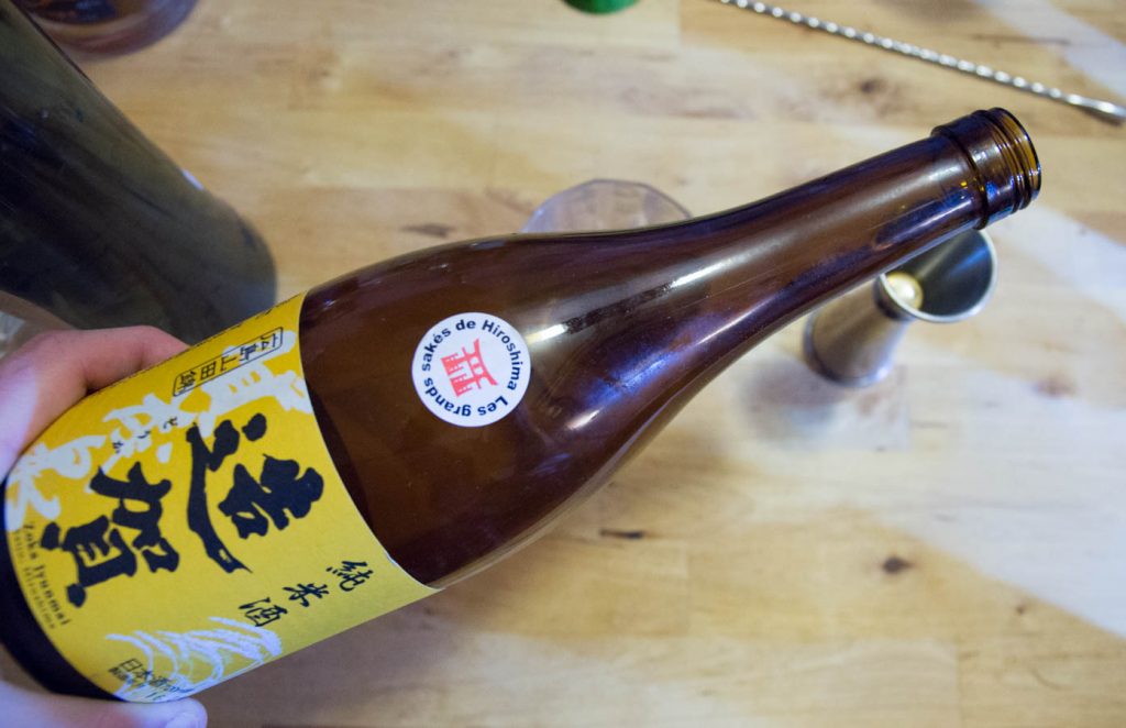 sake hiroshima pour rom arrange cocktail