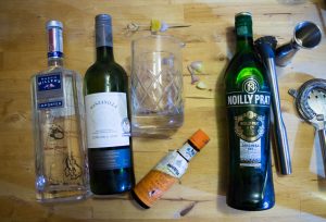 Ingredients et ustensiles pour le dry martini du paysan