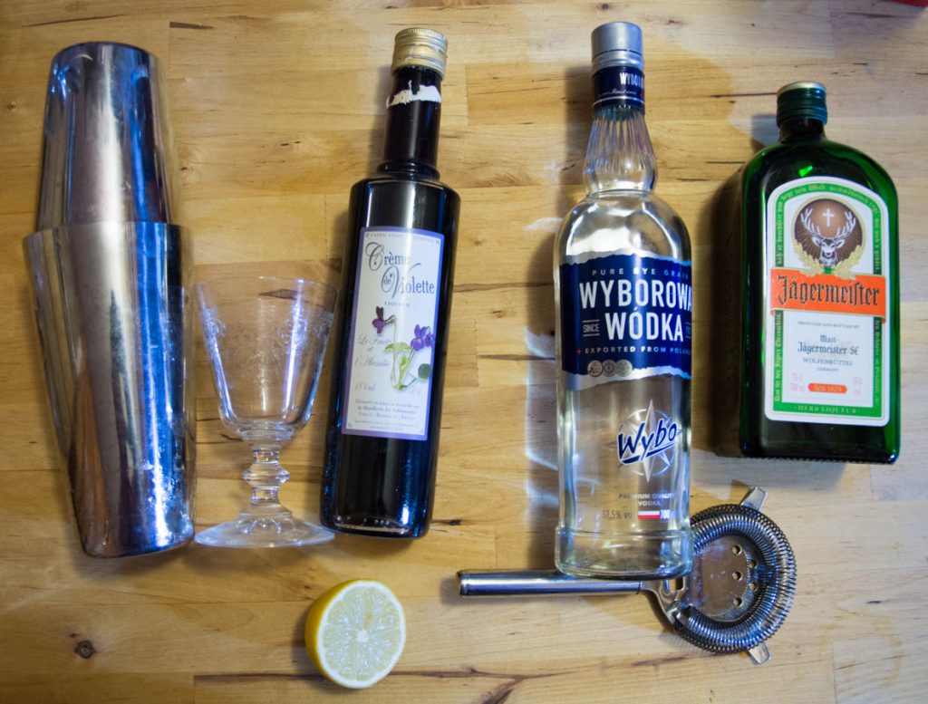 Les ingredients et ustensiles pour réaliser votre jagerbxtch à la violette