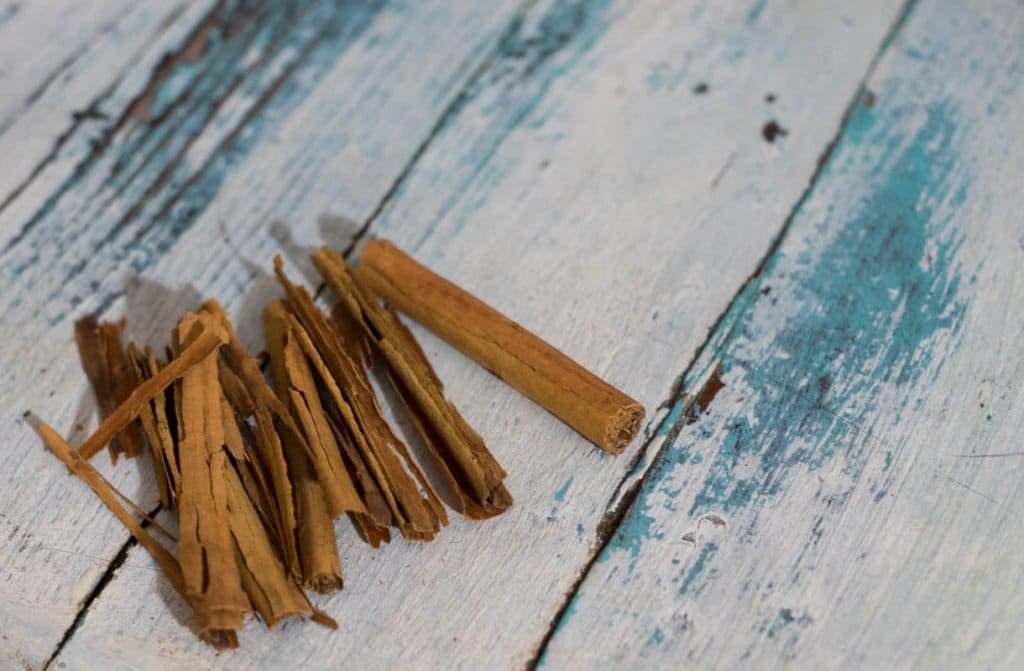 batons de cannelle pour le sirop maison colada