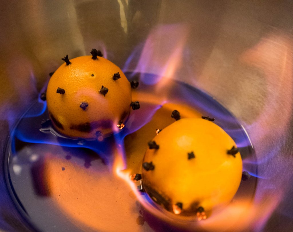 oranges flambées pour ce punch d'hiver colada