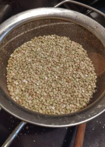 filtrer les graines de sarrasin pour sobacha