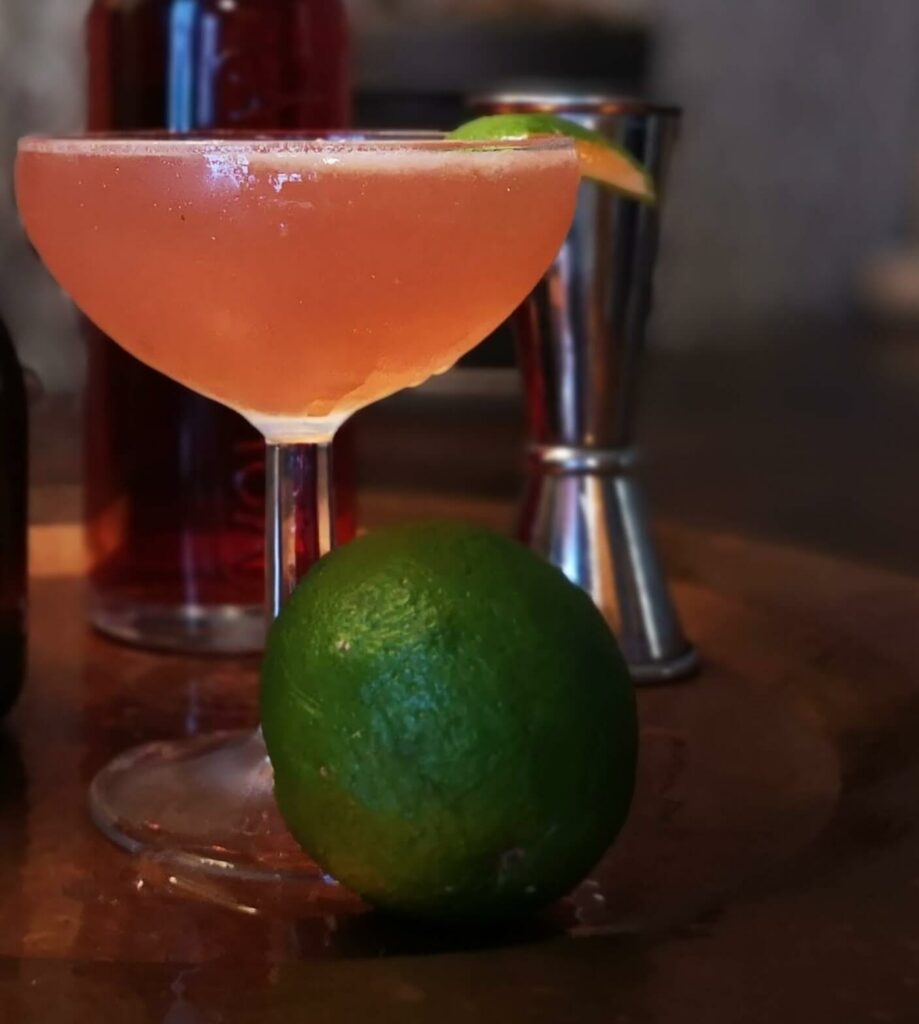 le véritable cocktail Cosmopolitan mis en avant dans cette recette