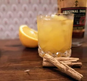 Le cocktail de noel au rhum, à la clémentine et à la cannelle par Colada