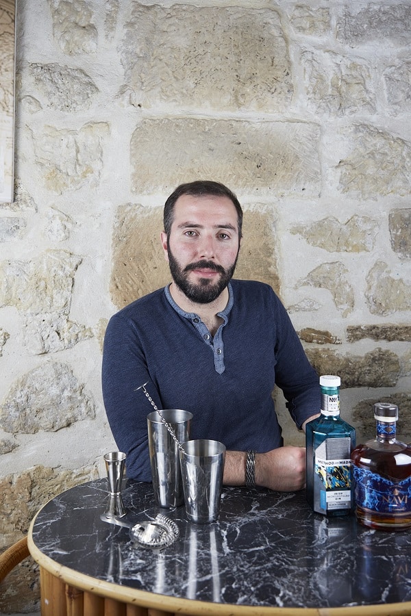 Baptiste Bochet auteur du Livre Inventez Vos Cocktails, editions Massin
