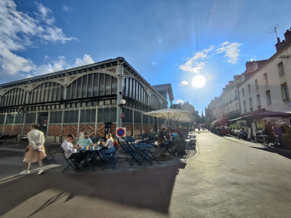 Terrasse du bar à cocktail la gobeleterie